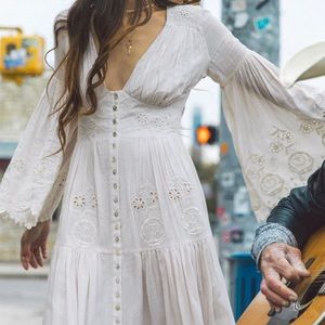 🍦 RARE IMOGEN EMBROIDERED GOWN- NWT!